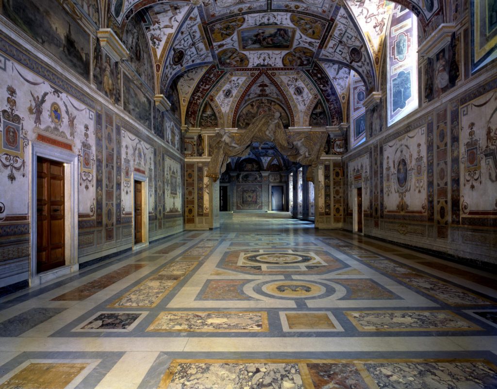 Veduta della Sala Ducale, su progetto di Antonio da Sangallo il Giovane, decorata a partire dal 1555 sotto Paolo IV, Palazzi Apostolici Vaticani, Sala Ducale